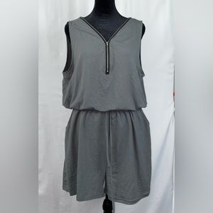 Gray zip front romper - Size XL